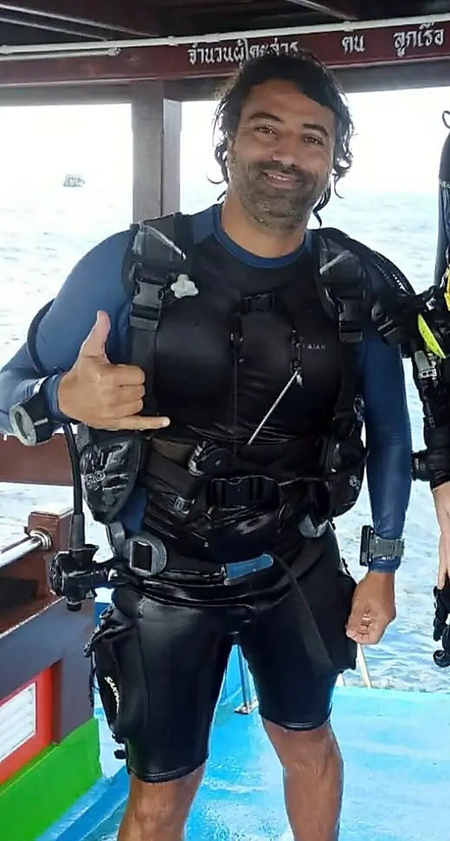 คาริม ครูสอนดำน้ำ PADI บนเรือ Local Divers
